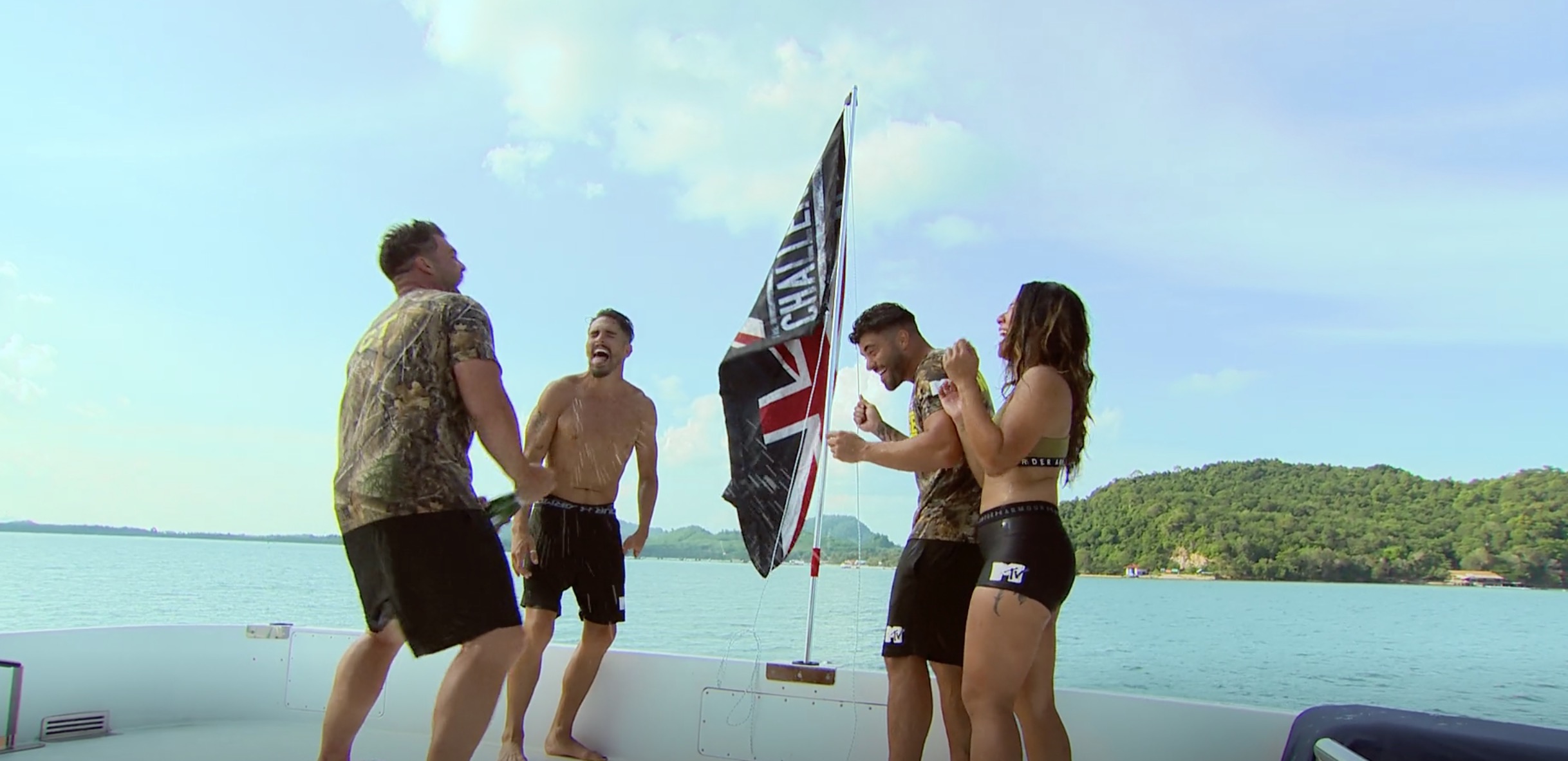 Who will conquer Challenge history? 😈 #TheChallenge40 Final starts in ONE  HOUR at 8p on @MTV!, image size:2436x1182